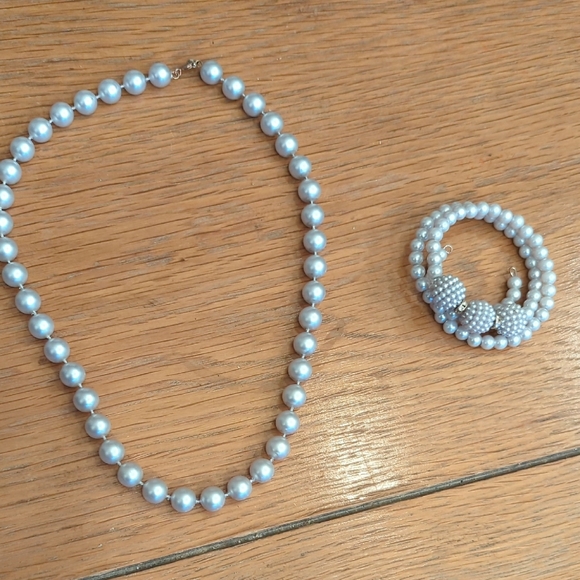 unbranded Jewelry - Silver Pearl Necklace and Bracelet Set